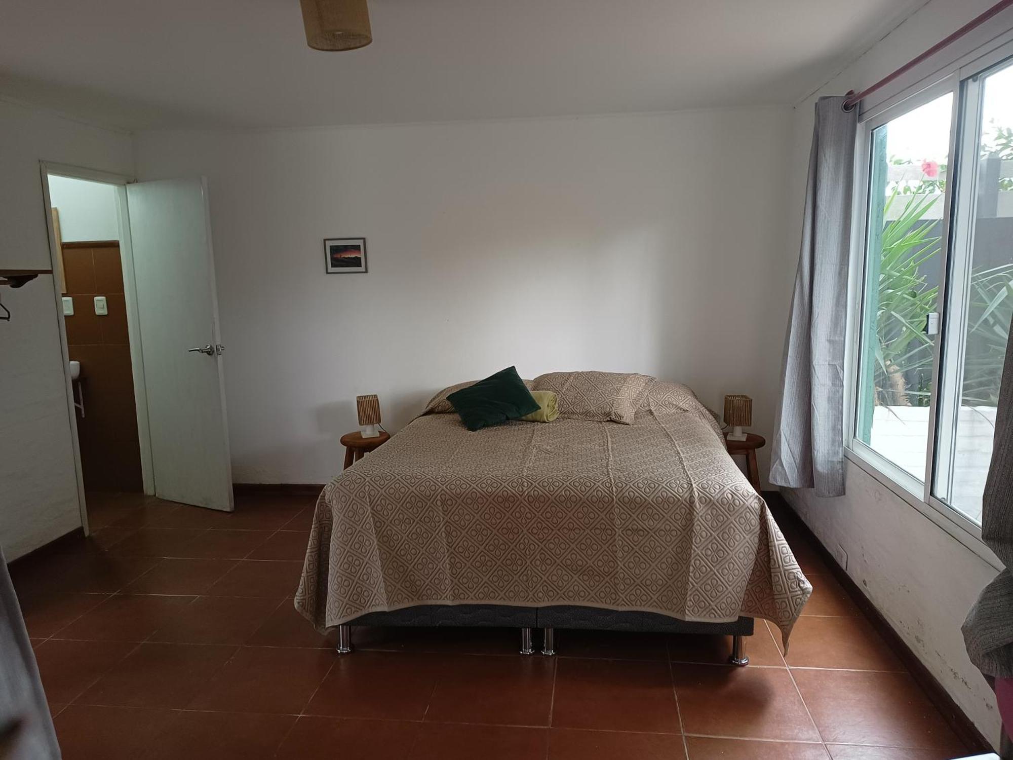 Con Patio. Planta Baja, Max. 3. Apartment
