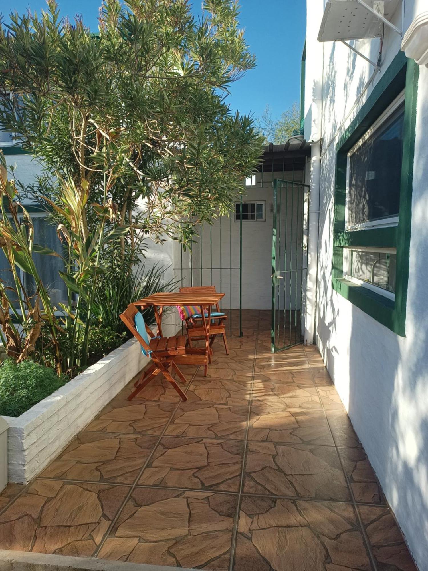 Con Patio. Planta Baja, Max. 3. Apartment