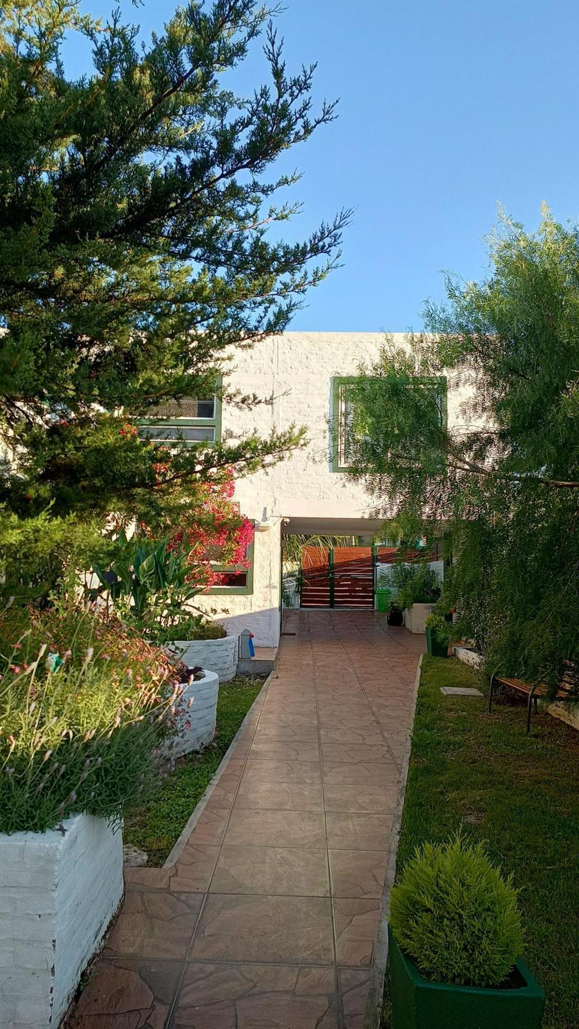 Con Patio. Planta Baja, Max. 3. Apartment *